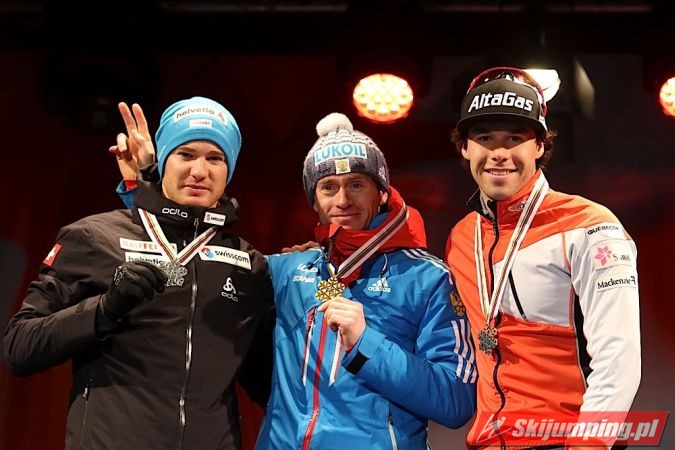 058 Dekoracja medalowa skiathlonu